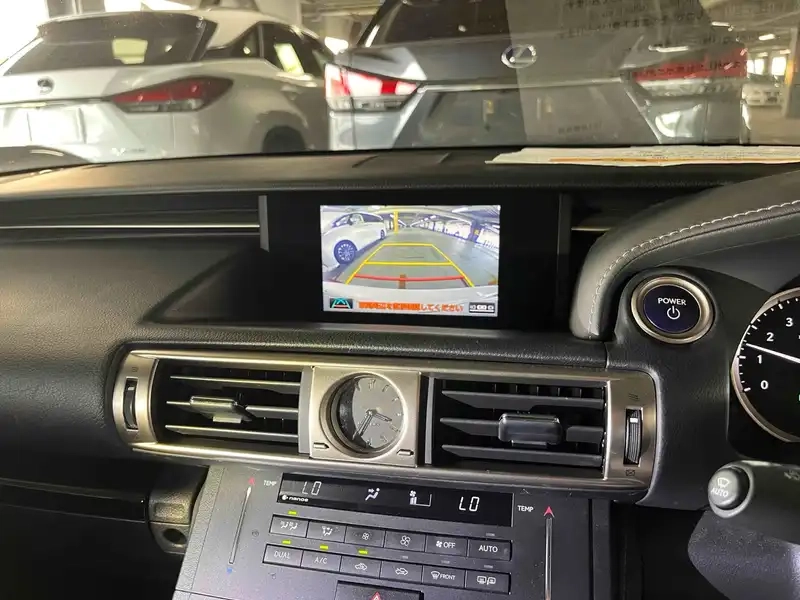 LEXUS IS IS300H Thumbnail 16