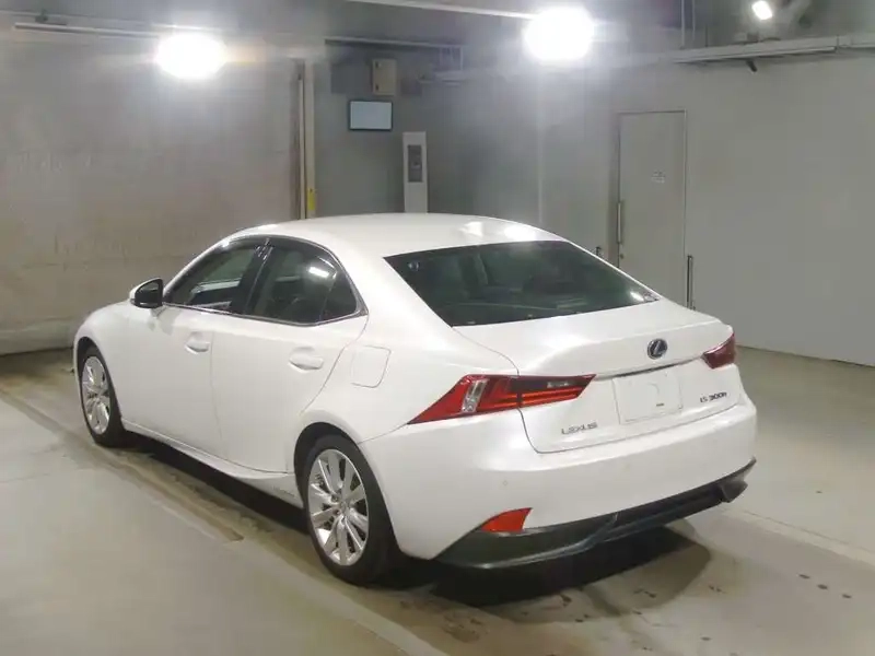 LEXUS IS IS300H Thumbnail 9