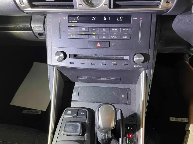 LEXUS IS IS300H Thumbnail 15