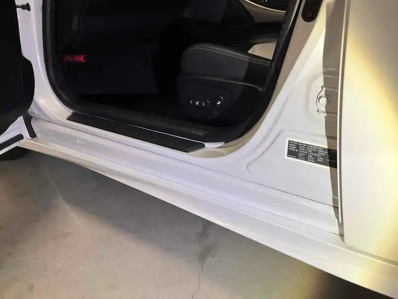 LEXUS IS IS300H Thumbnail 30
