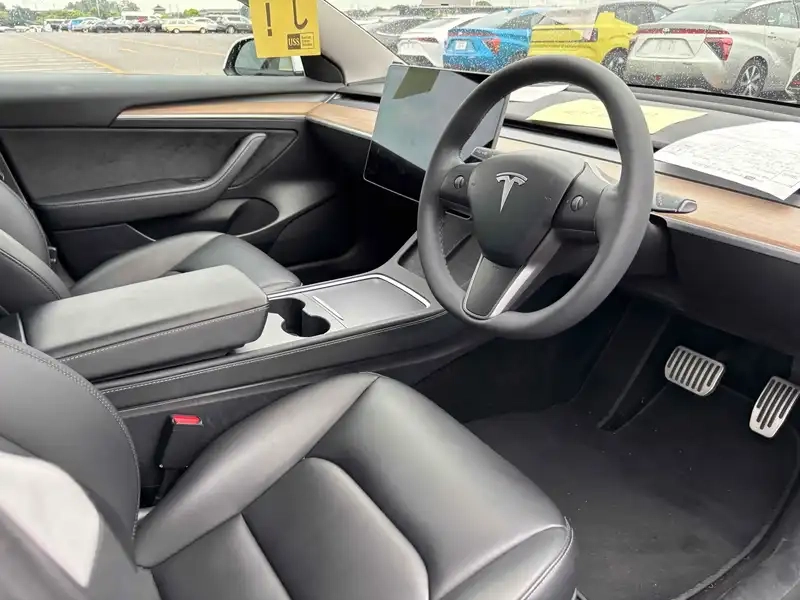 TESLA MODEL 3 STANDARD RANGE PLUS Thumbnail 3