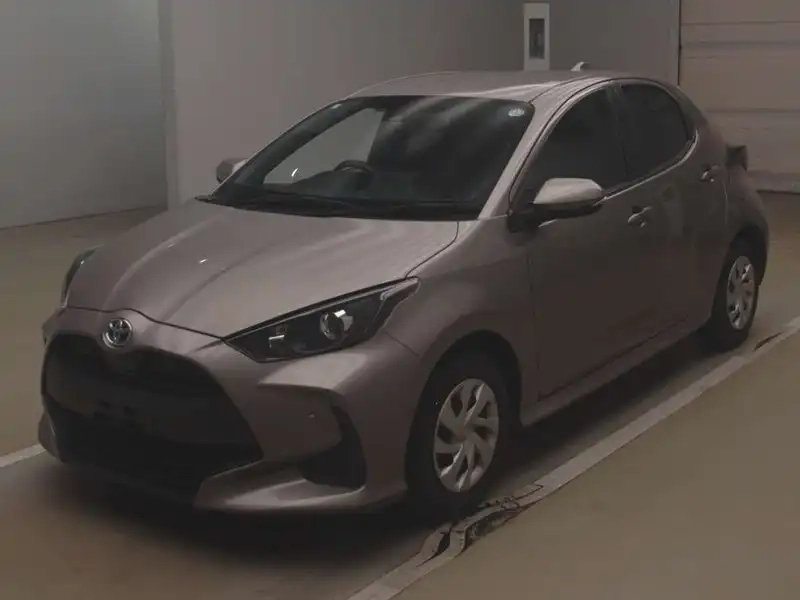 TOYOTA YARIS HYBRID X Thumbnail 3