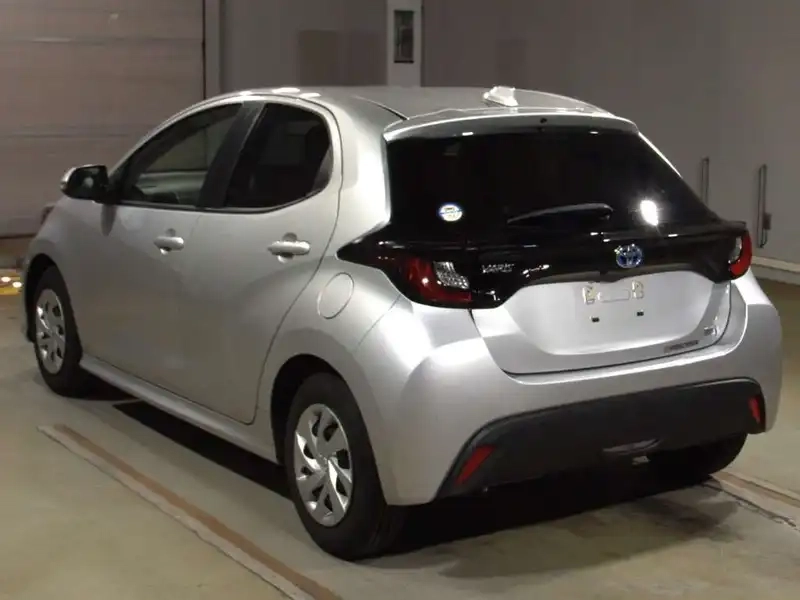 TOYOTA YARIS HYBRID X Thumbnail 5