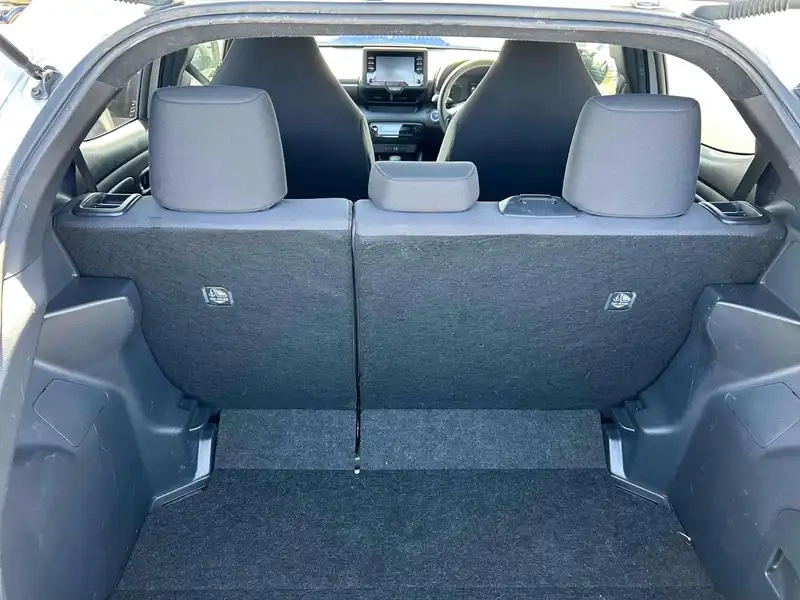 TOYOTA YARIS HYBRID X Thumbnail 27
