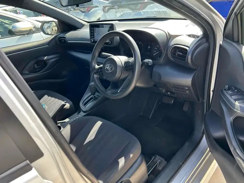 TOYOTA YARIS HYBRID X Thumbnail 11