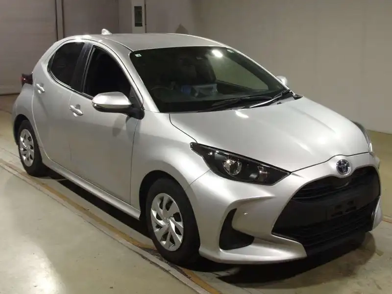 TOYOTA YARIS HYBRID X Thumbnail 4