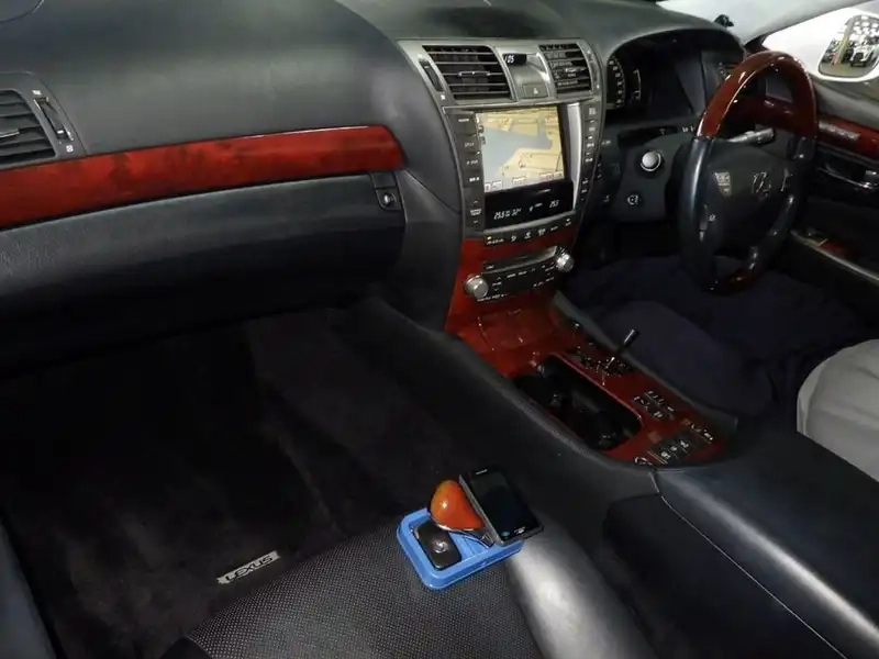 LEXUS LS LS600H I PACKAGE Thumbnail 3