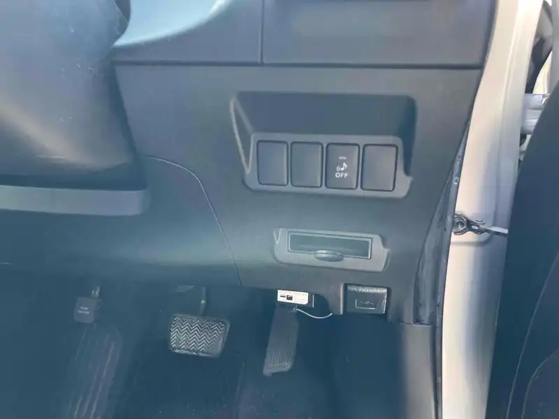 TOYOTA PRIUS ALPHA S TOURINGSELECTION Thumbnail 12