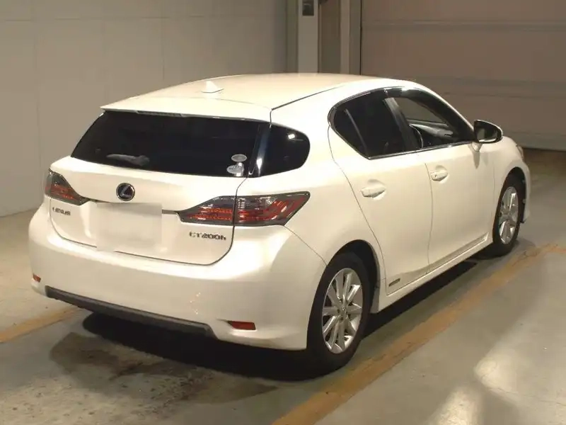 LEXUS CT CT200H VERSION C Thumbnail 2