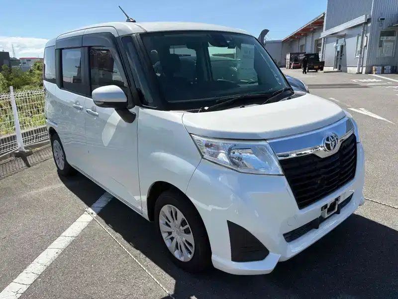 2016 Toyota Roomy Petrol