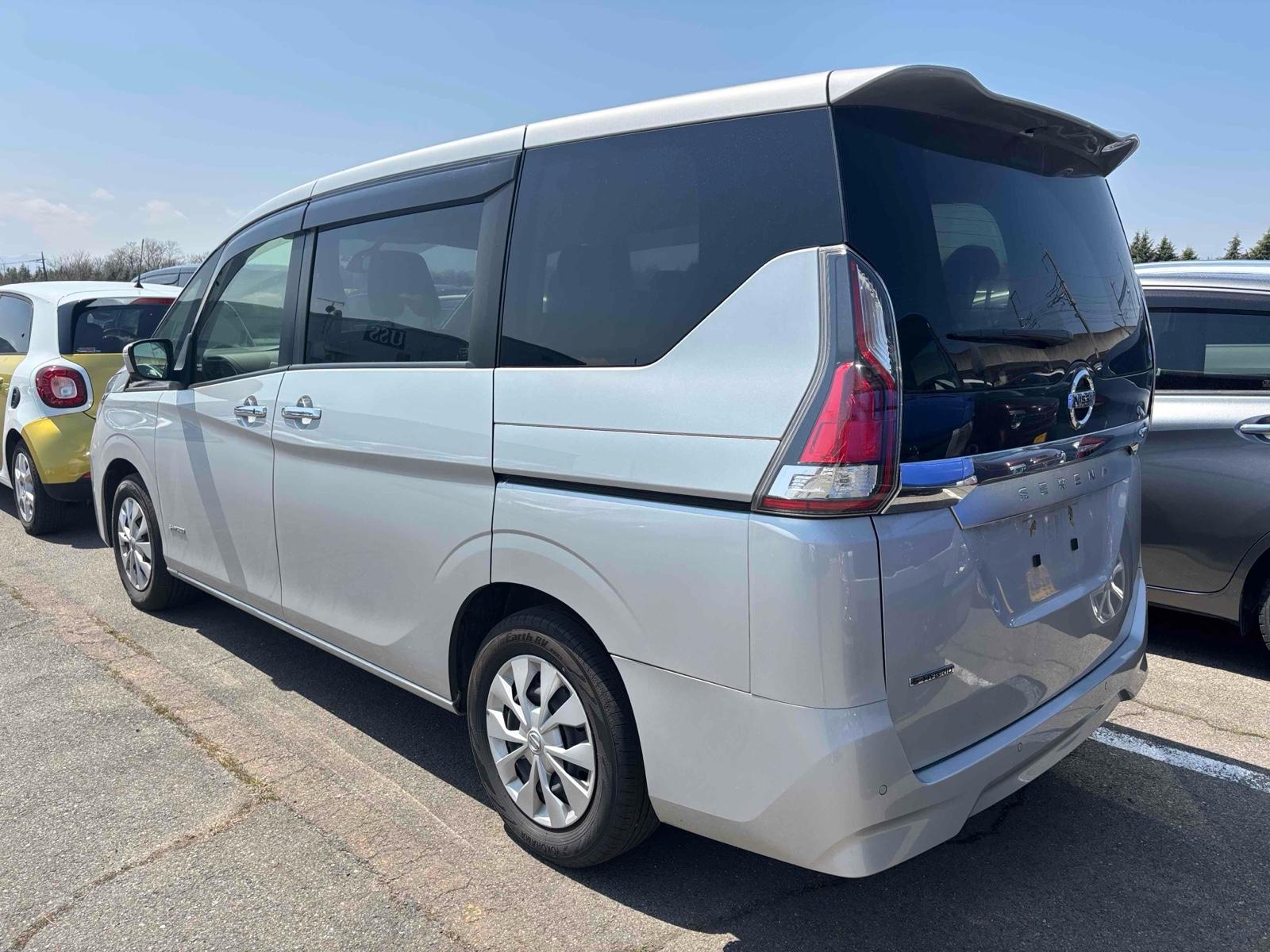 NISSAN SERENA 5D XV Image 2