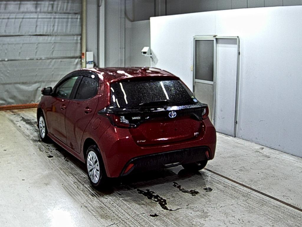 TOYOTA YARIS HYBRID X 4WD Image 2