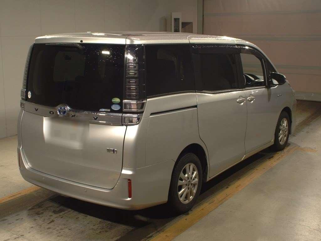 TOYOTA VOXY HYBRID X Image 2