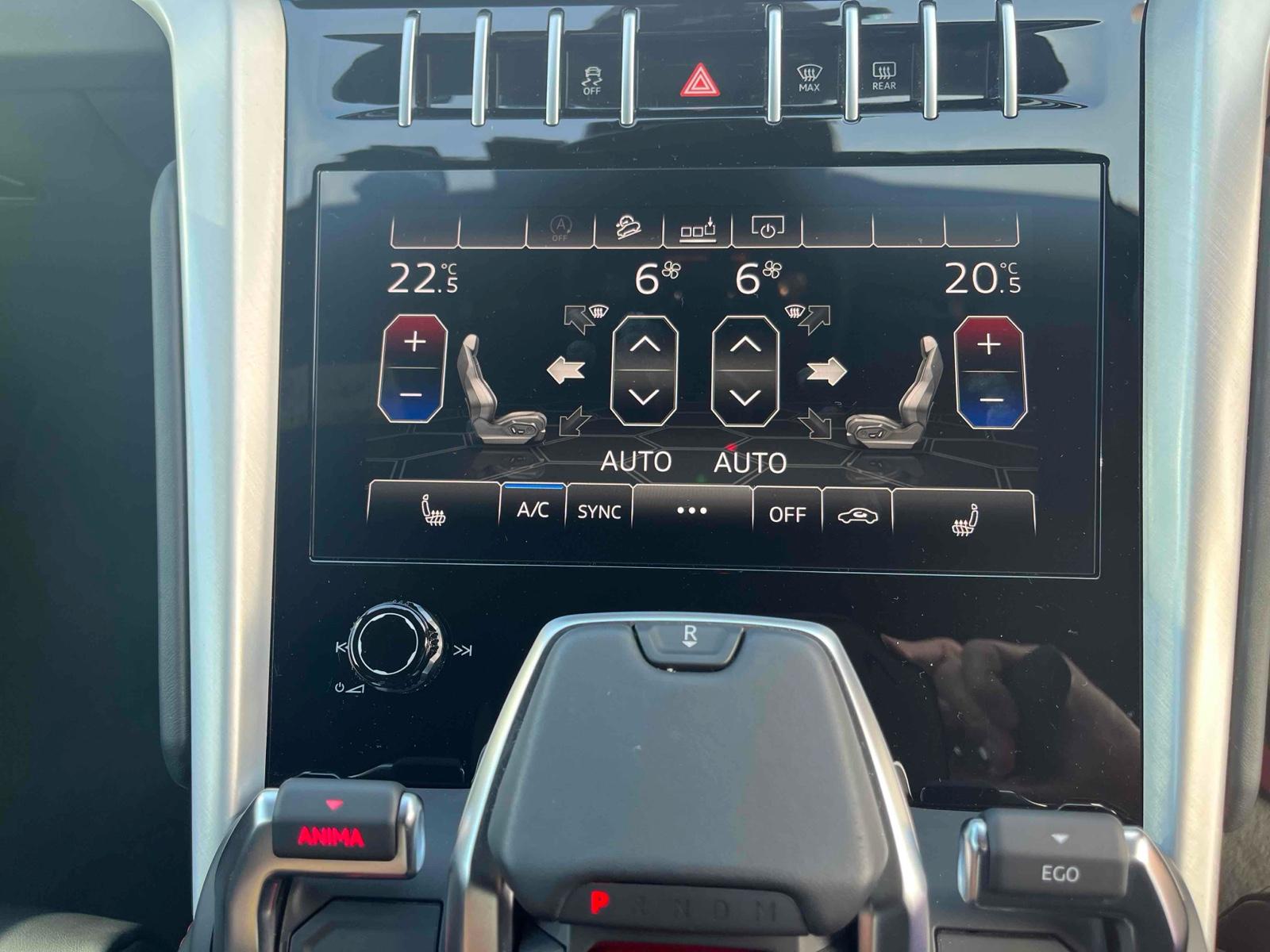LAMBORGHINI URUS 4WD BASE GRADE Image 10