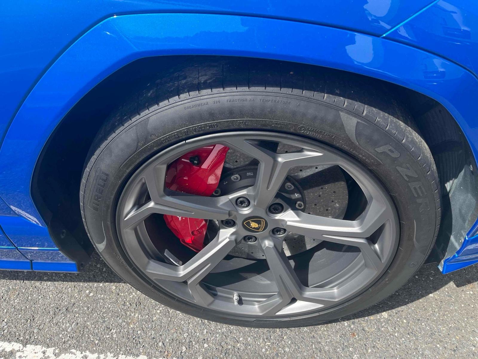 LAMBORGHINI URUS 4WD BASE GRADE Image 26