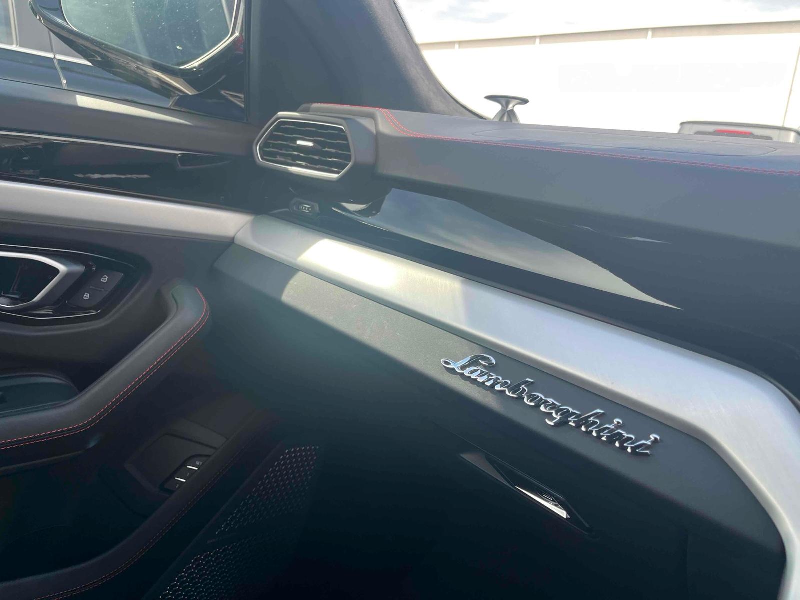 LAMBORGHINI URUS 4WD BASE GRADE Image 20