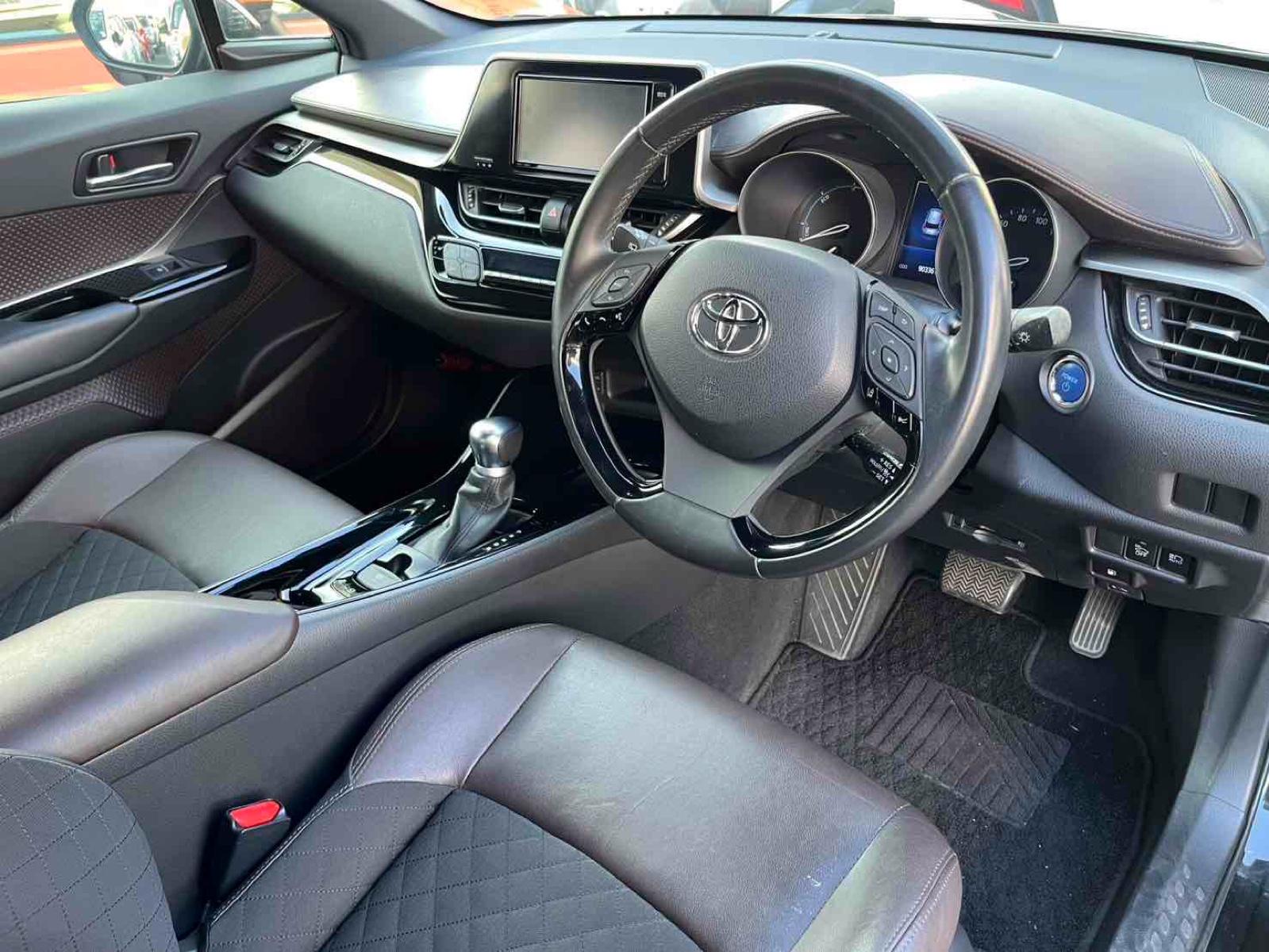 TOYOTA C-HR G Image 3