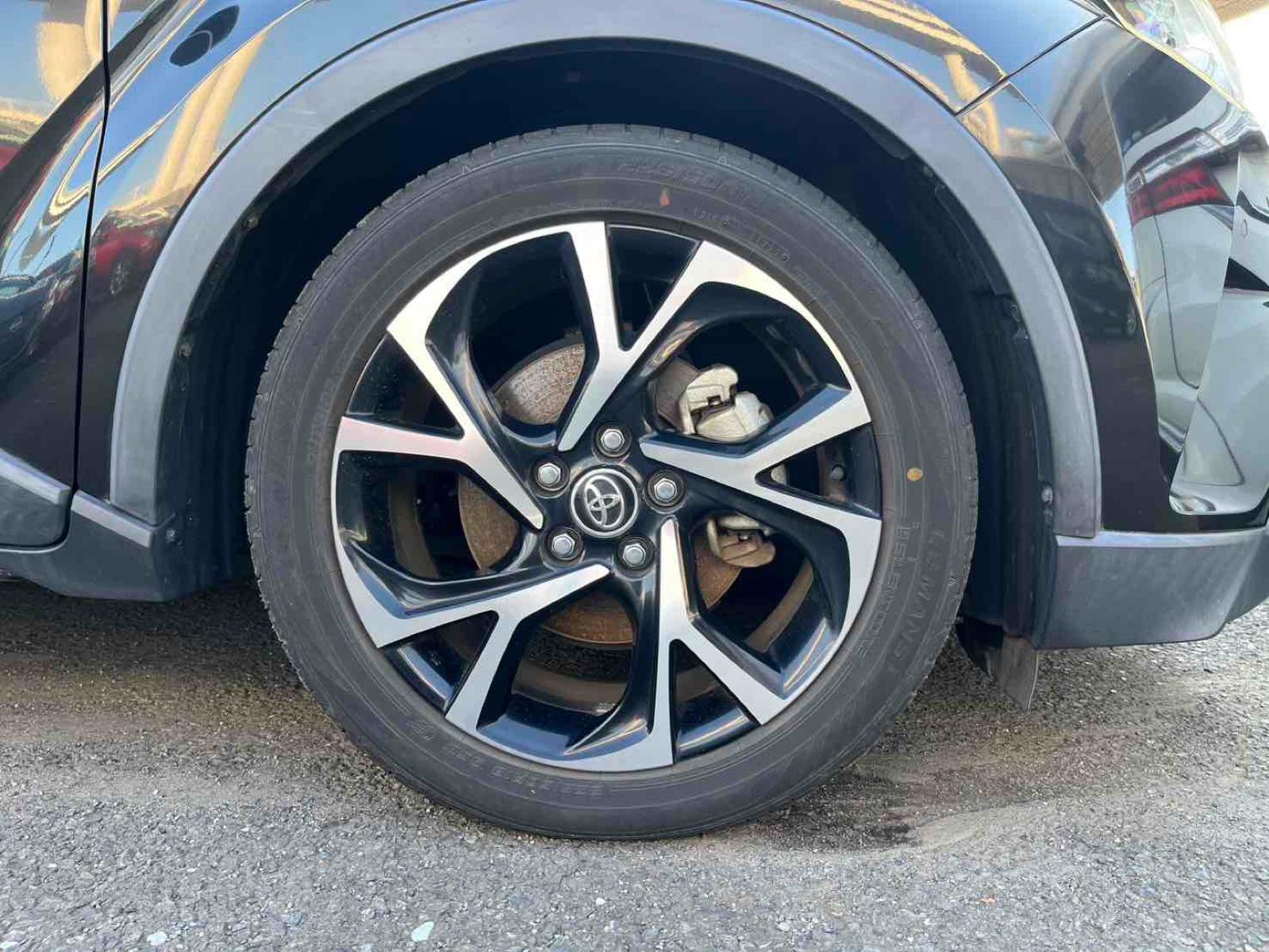 TOYOTA C-HR G Image 11