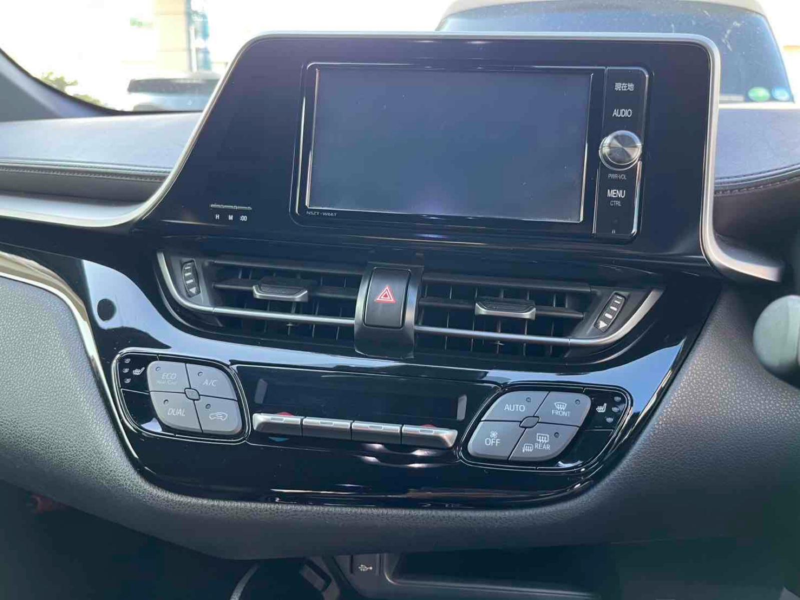 TOYOTA C-HR G Image 14