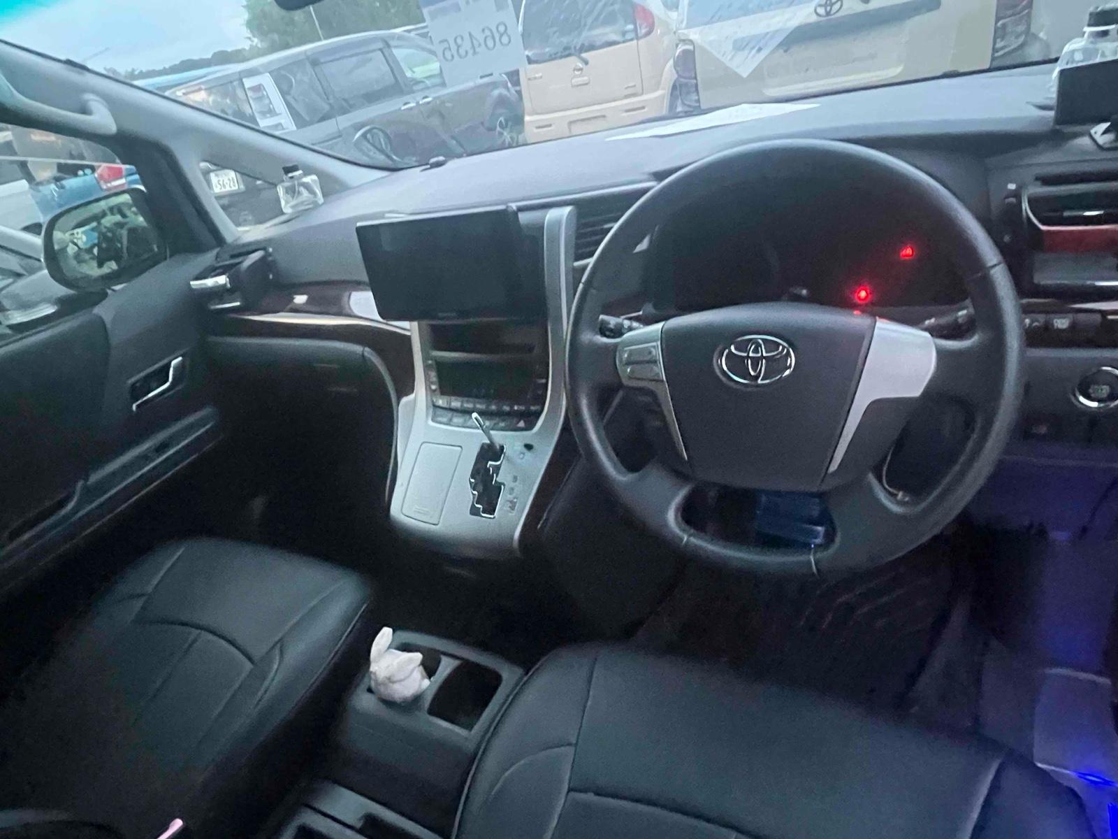 TOYOTA VELLFIRE 2.4Z Image 11