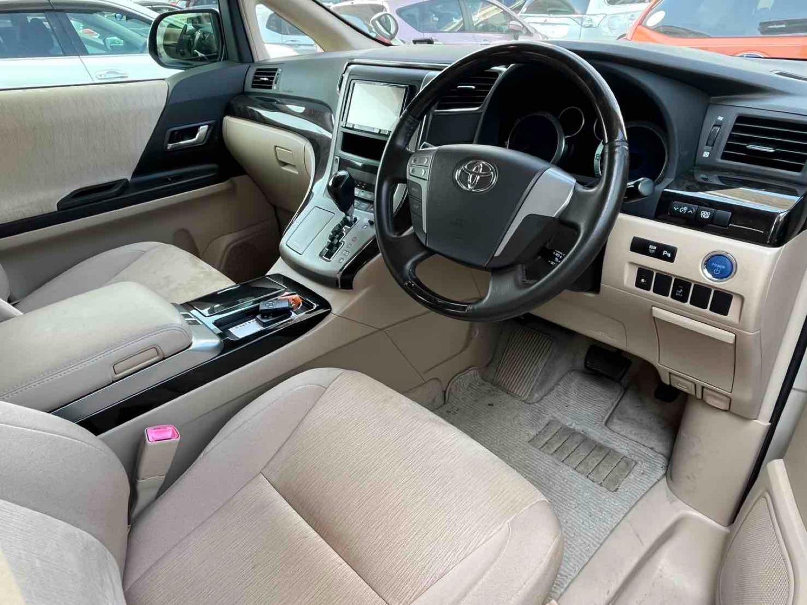 TOYOTA ALPHARD HYBRID X 4WD Image 3