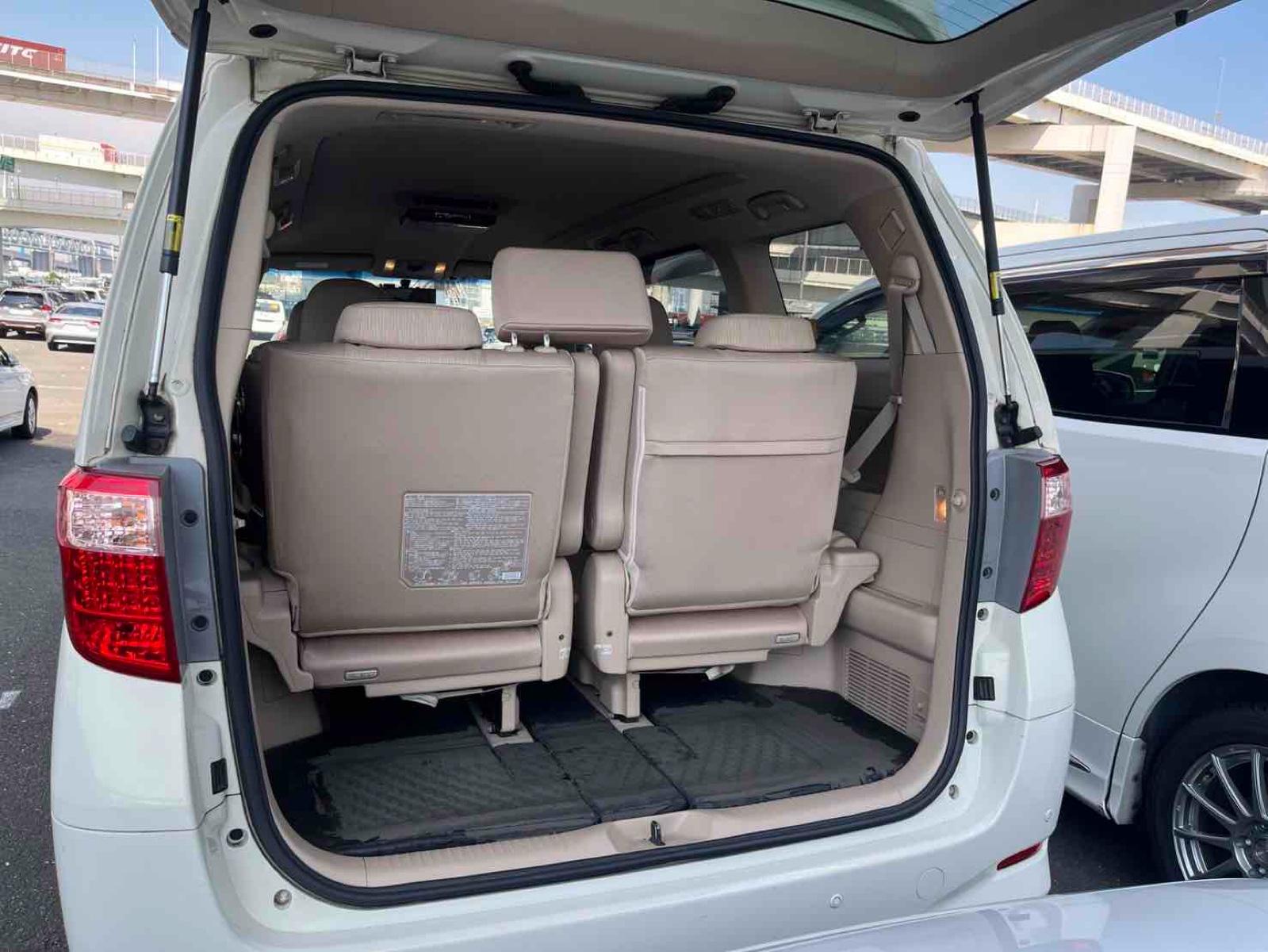 TOYOTA ALPHARD HYBRID X 4WD Image 6