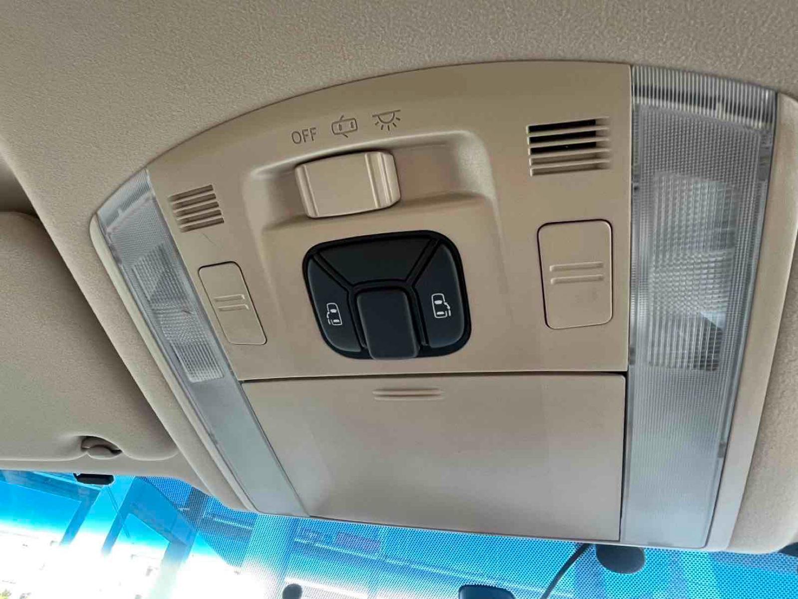 TOYOTA ALPHARD HYBRID X 4WD Image 8
