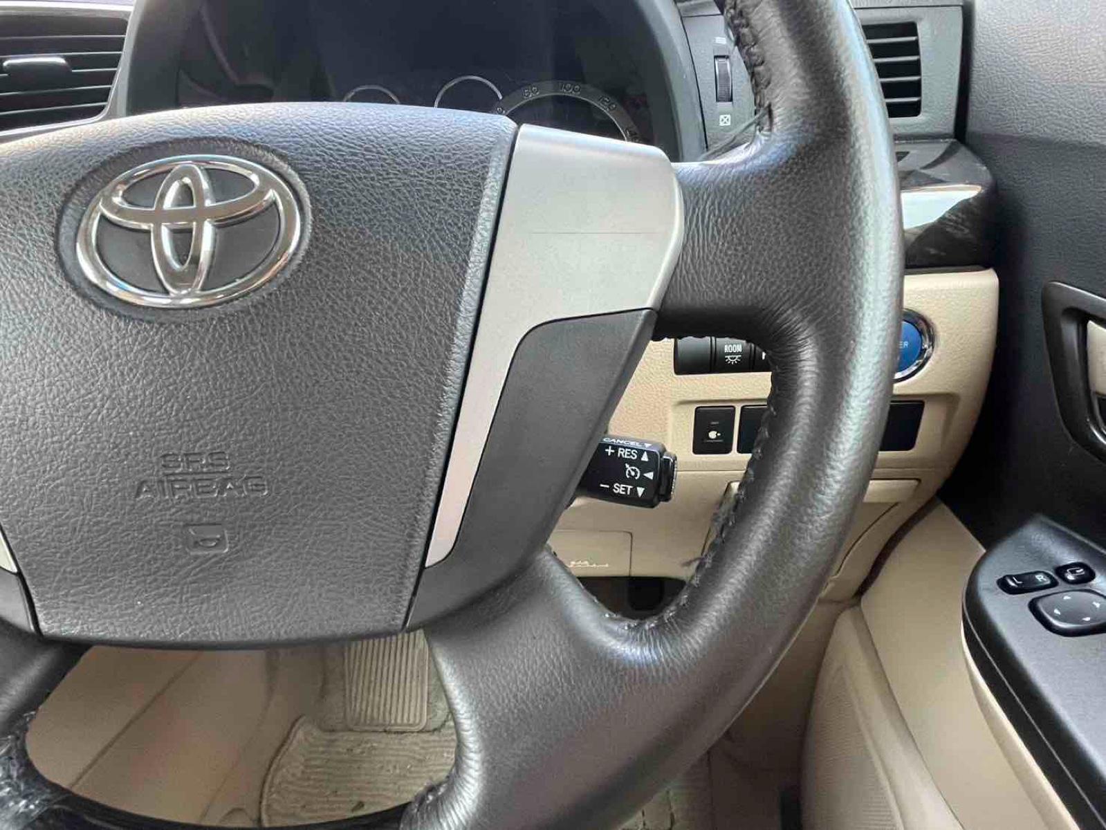 TOYOTA ALPHARD HYBRID X 4WD Image 9