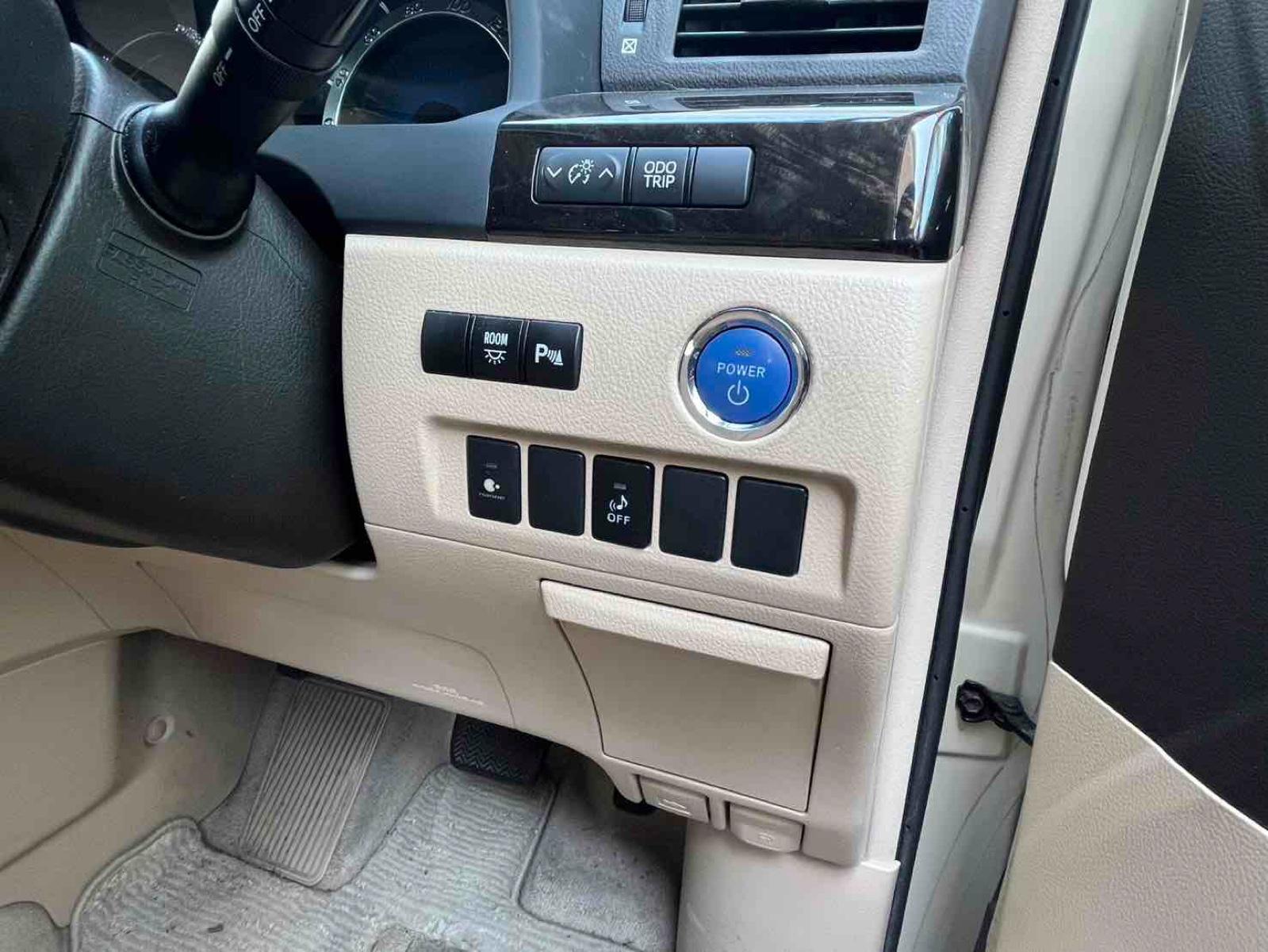TOYOTA ALPHARD HYBRID X 4WD Image 7