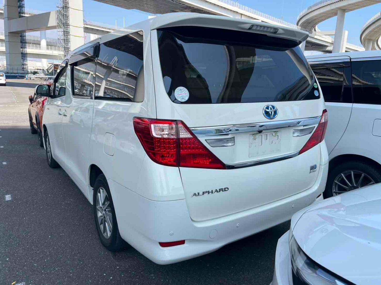 TOYOTA ALPHARD HYBRID X 4WD Image 2