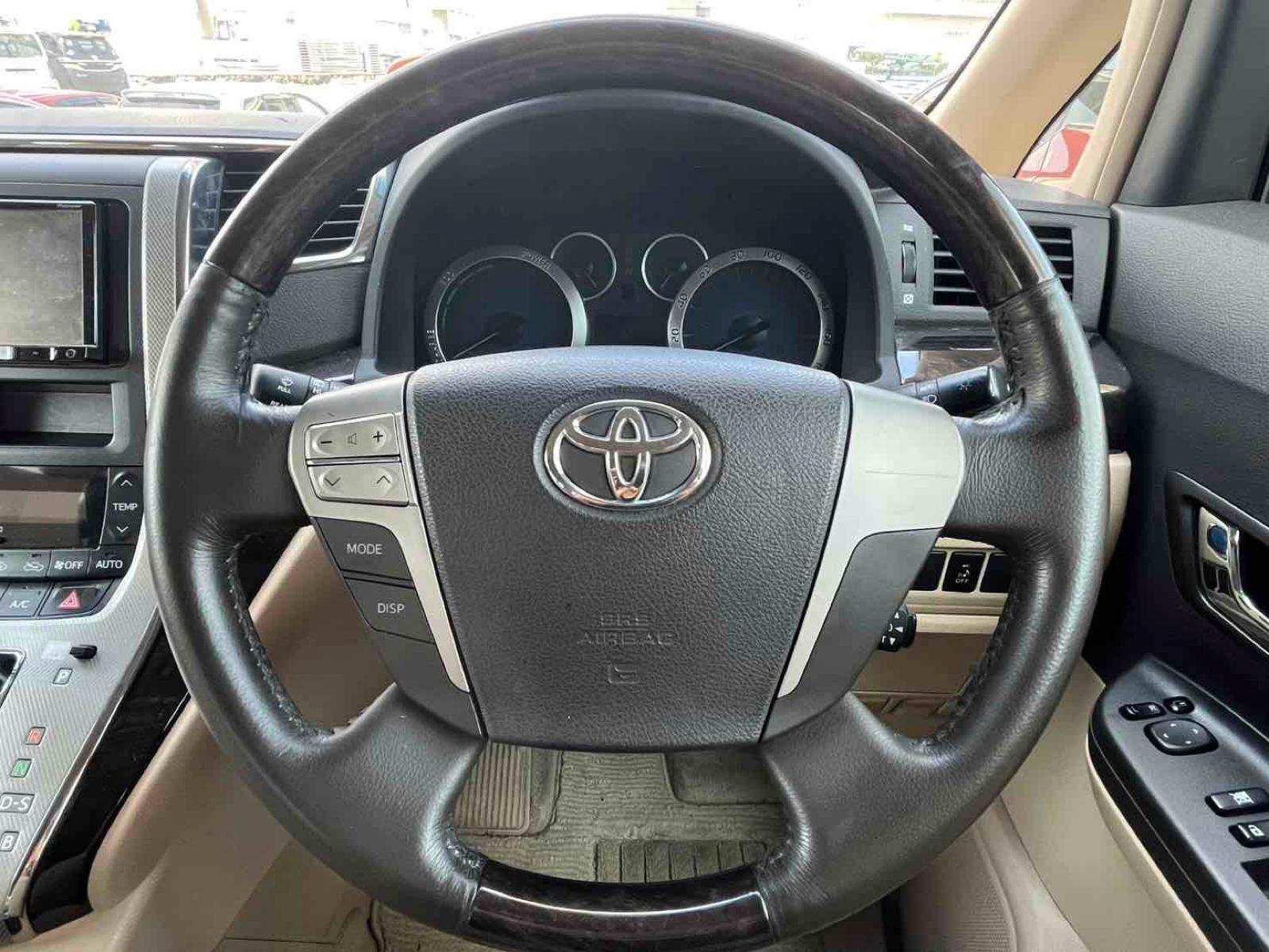 TOYOTA ALPHARD HYBRID X 4WD Image 10