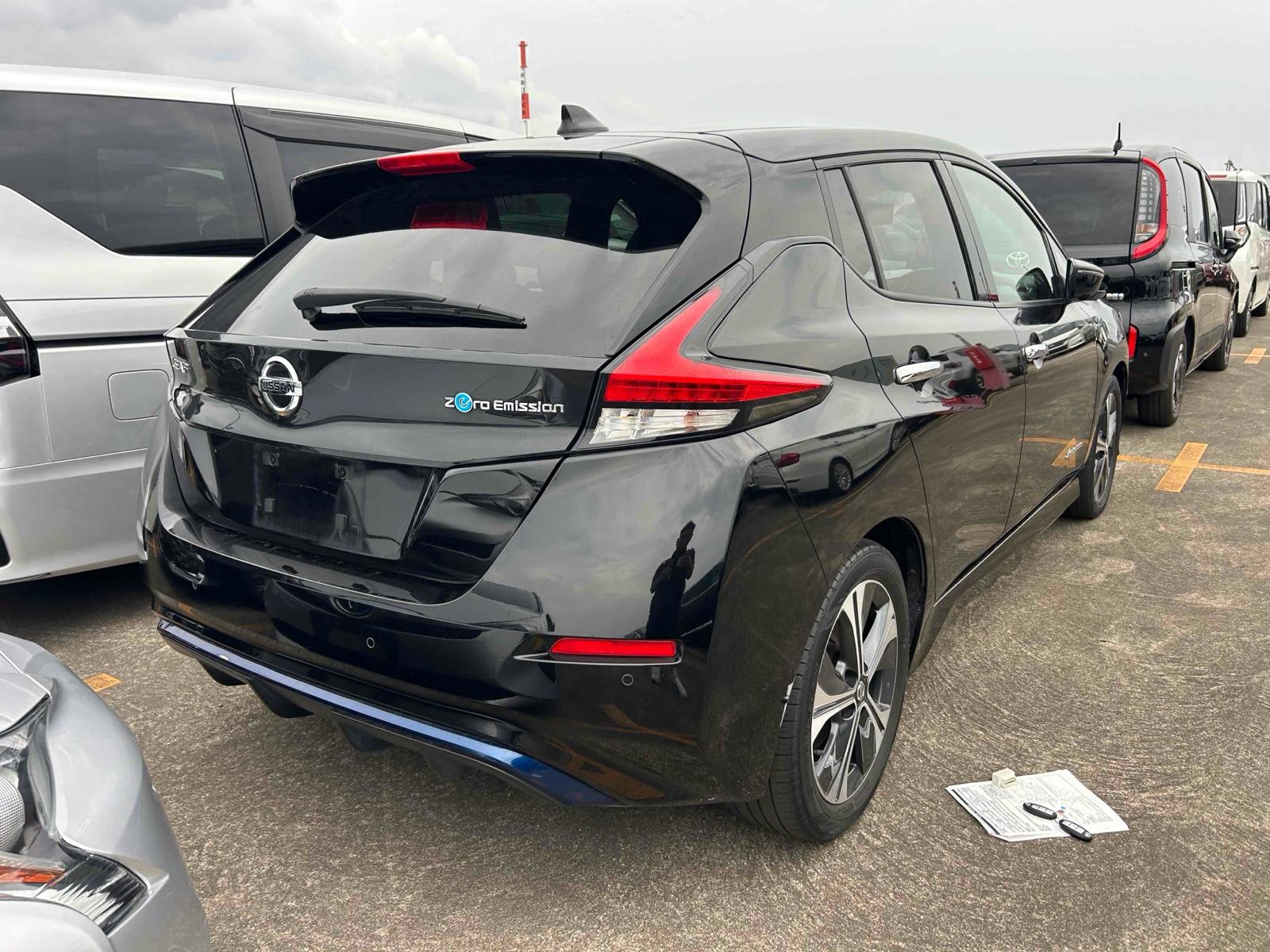 NISSAN LEAF X V SELECTION Image 2