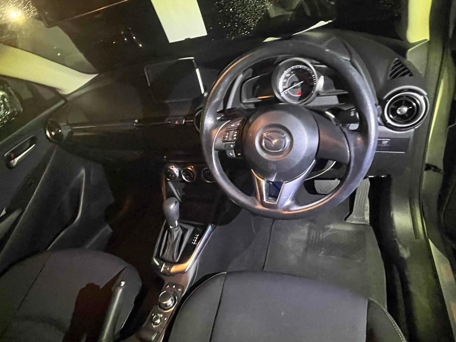 MAZDA DEMIO 13S Image 10