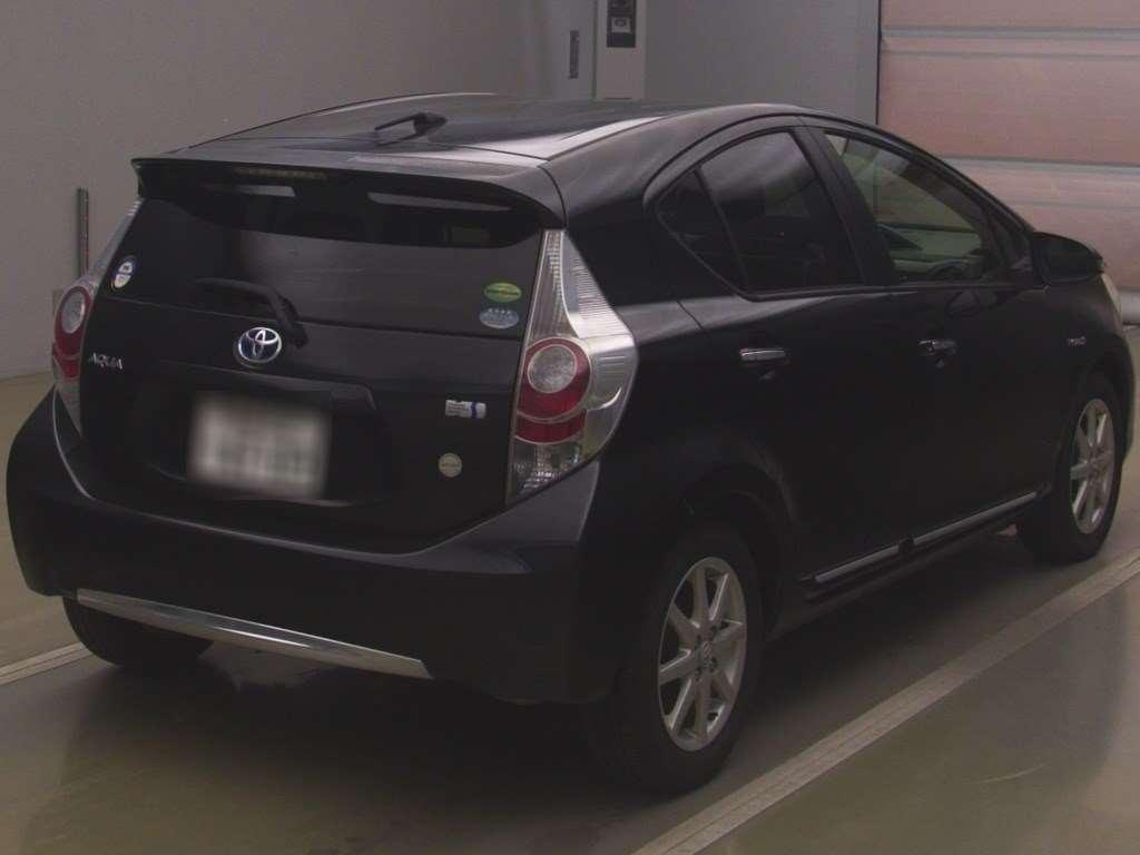 TOYOTA AQUA G BLACK LEATHER  Image 2