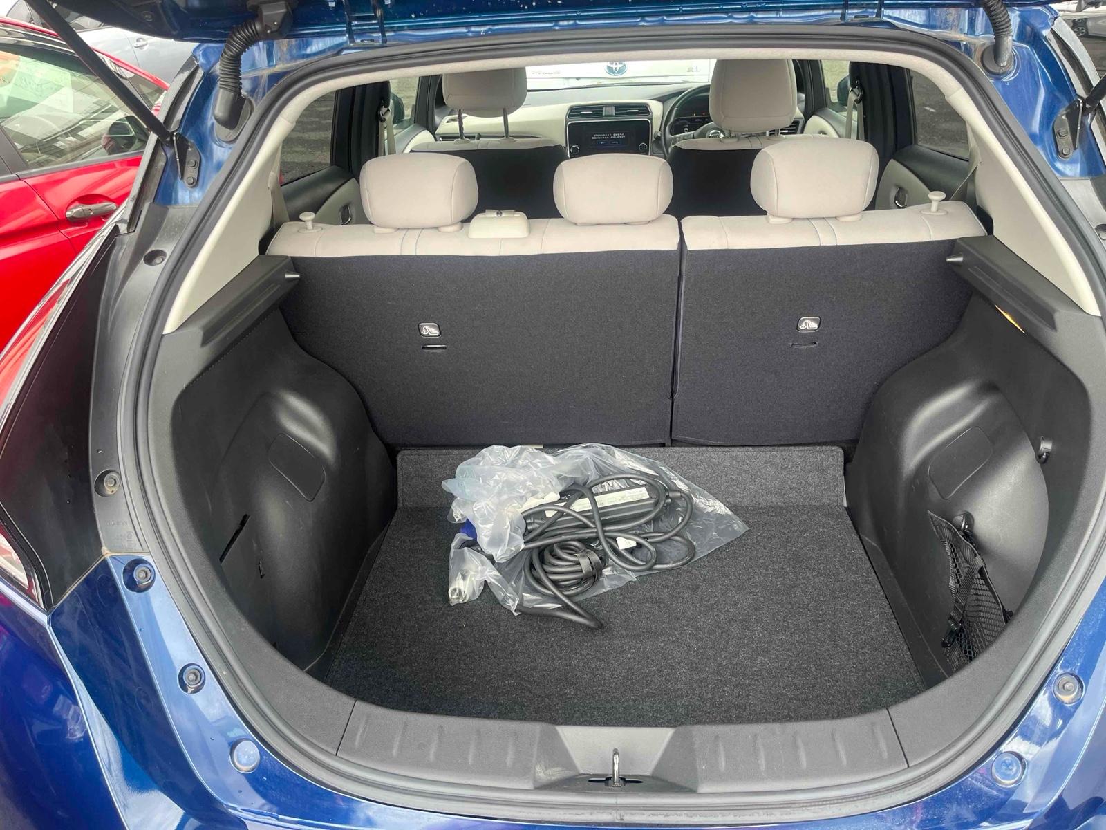 NISSAN LEAF X Image 10