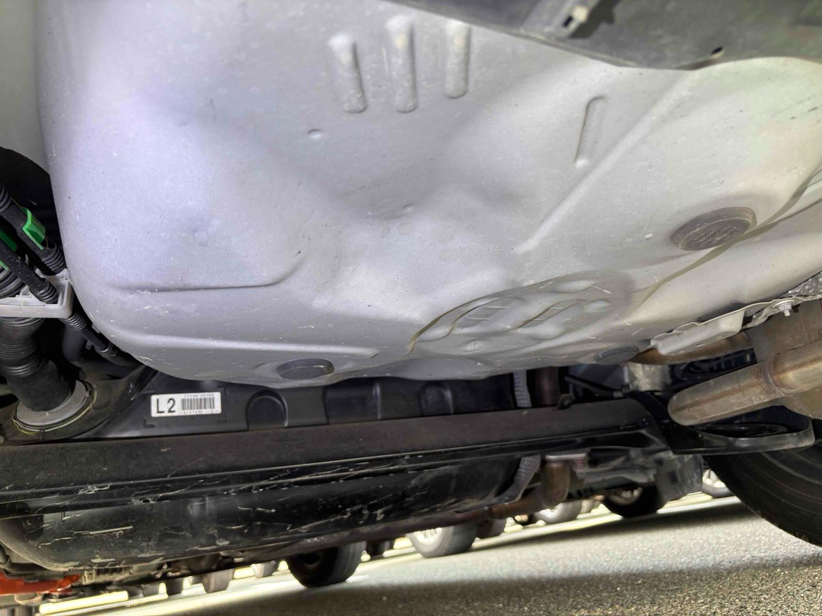 TOYOTA VITZ HYBRID F Image 14