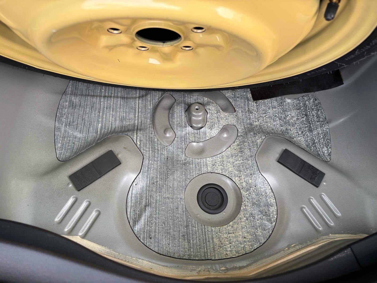 TOYOTA RACTIS X Image 23