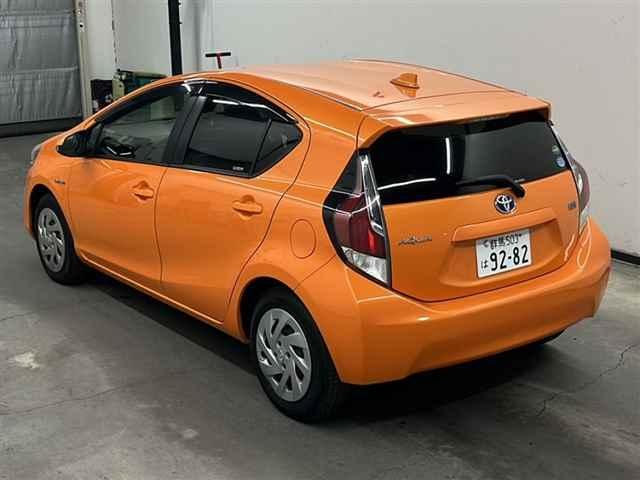 TOYOTA AQUA S Image 4