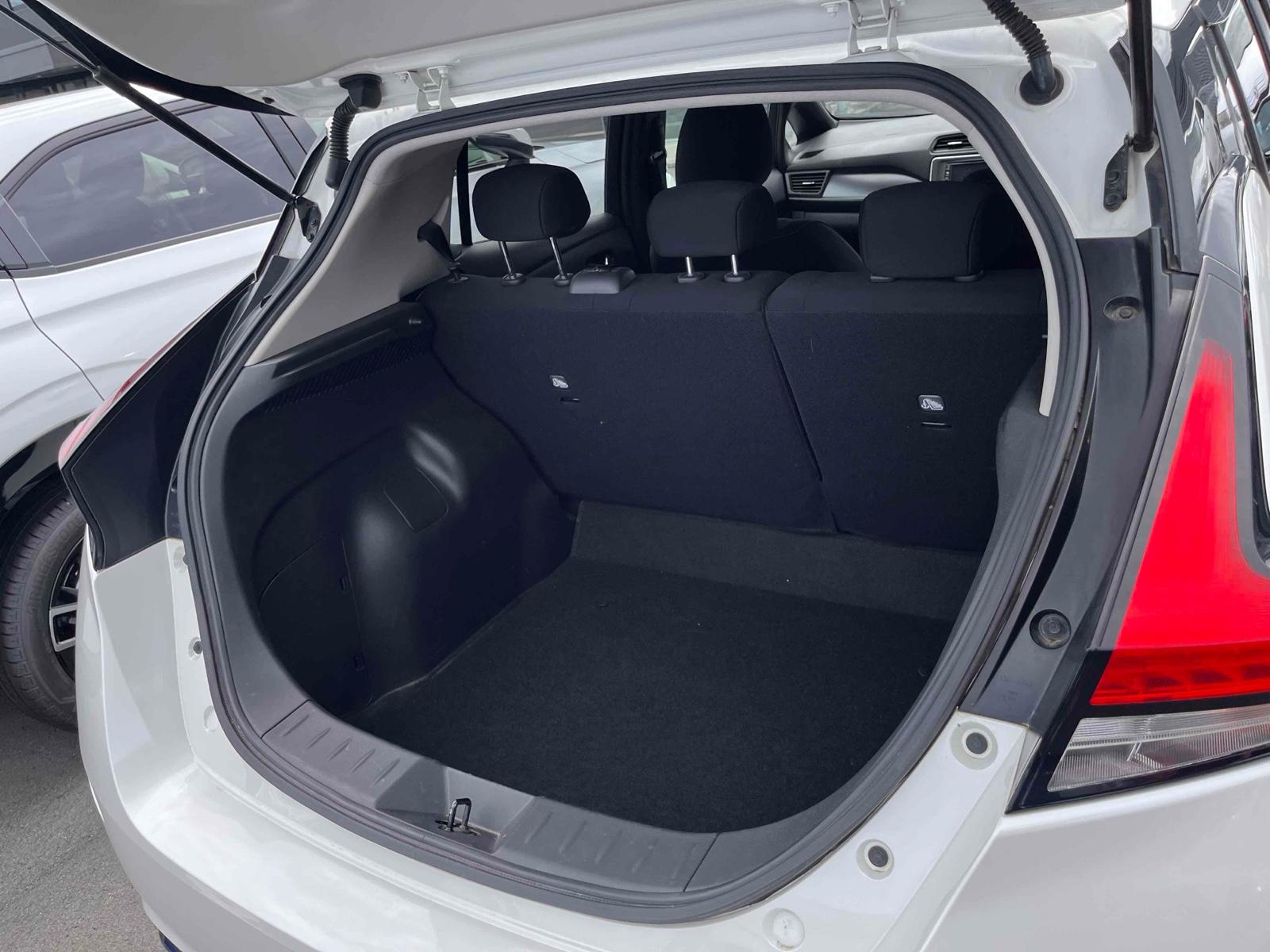 NISSAN LEAF S Image 17