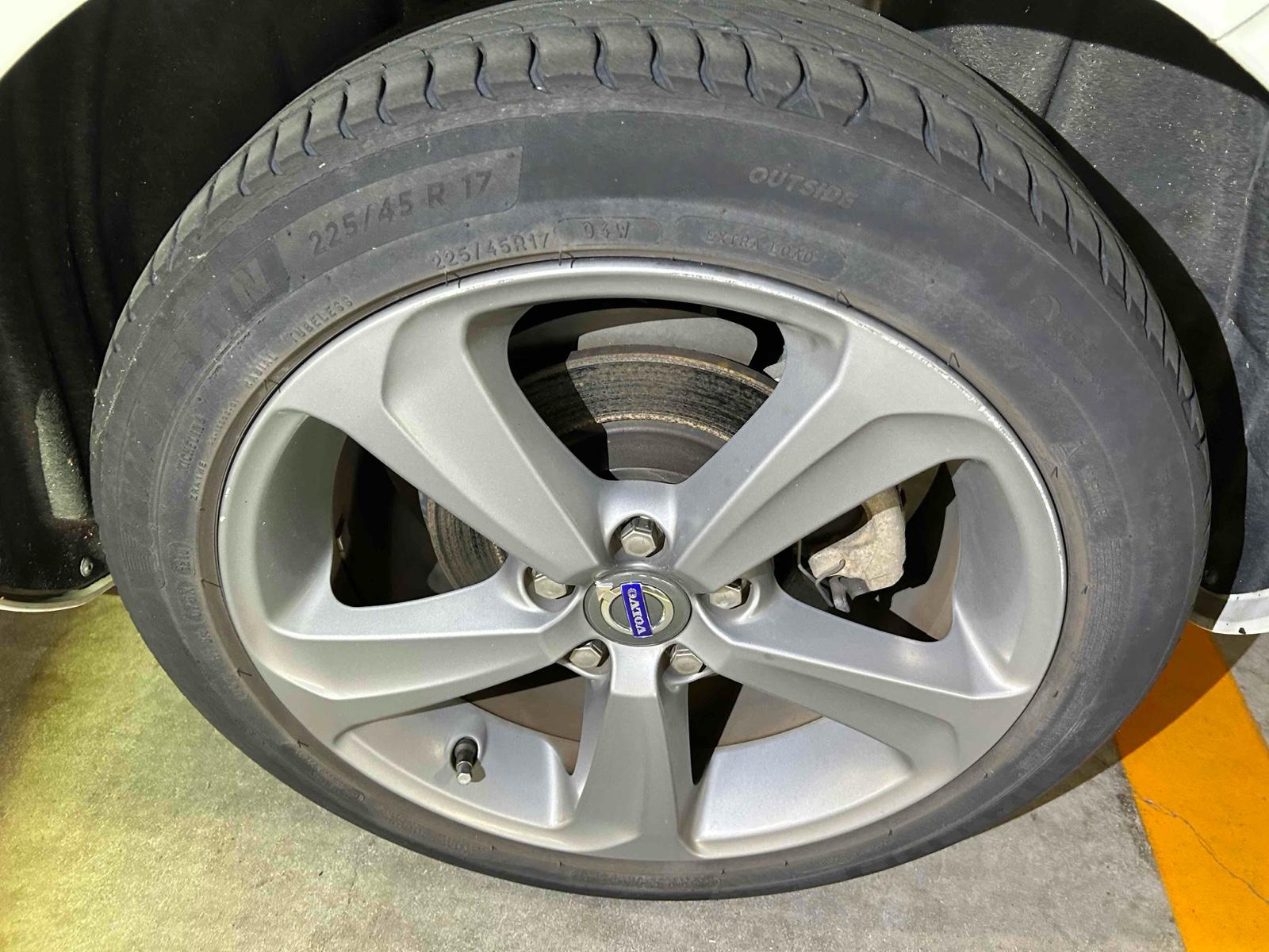 VOLVO V40 V40 T4 SE Image 14