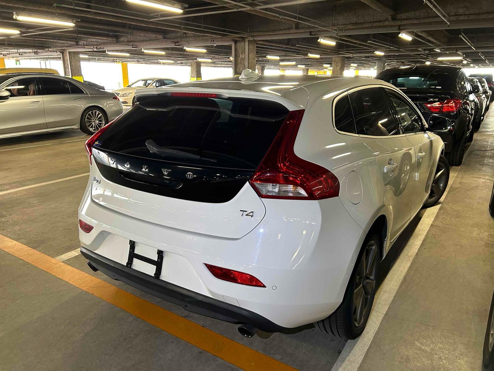 VOLVO V40 V40 T4 SE Image 5