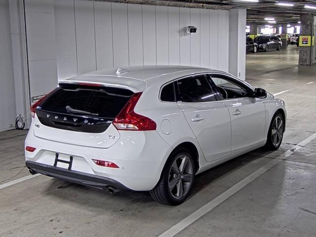 VOLVO V40 V40 T4 SE Image 2
