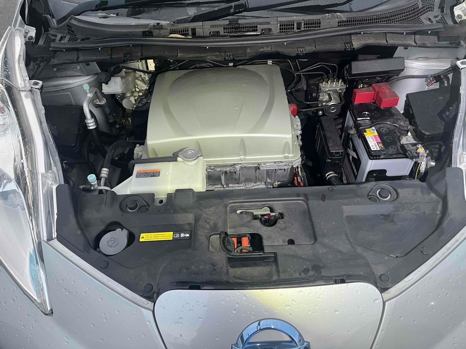 NISSAN LEAF S (30KWH) Image 22