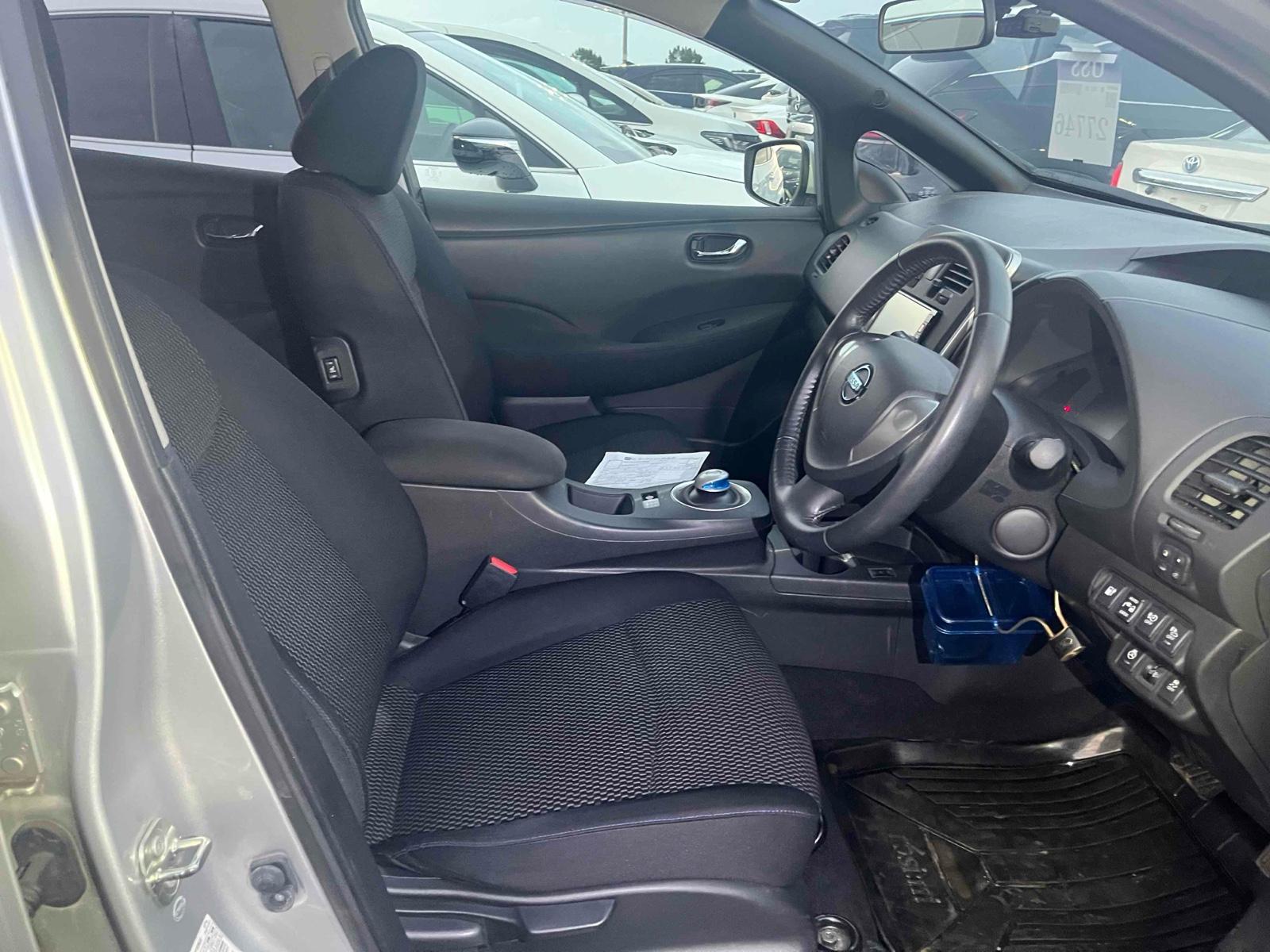NISSAN LEAF S (30KWH) Image 30