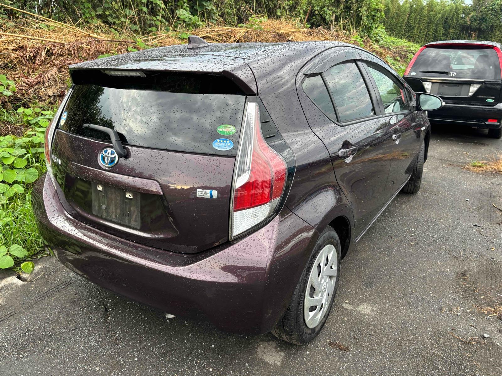 TOYOTA AQUA S Image 2