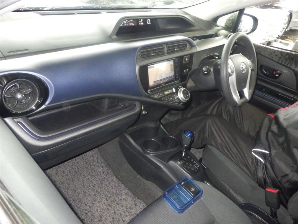 TOYOTA AQUA S Image 5