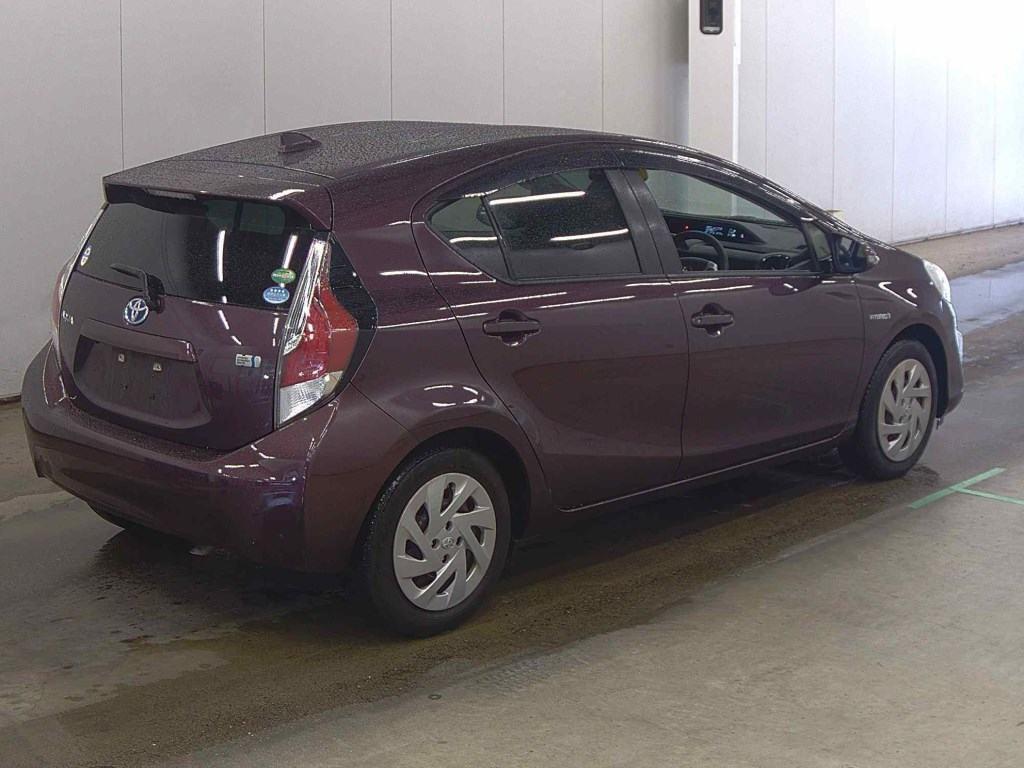 TOYOTA AQUA S Image 7