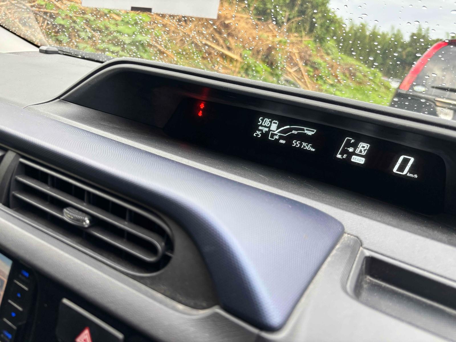TOYOTA AQUA S Image 13