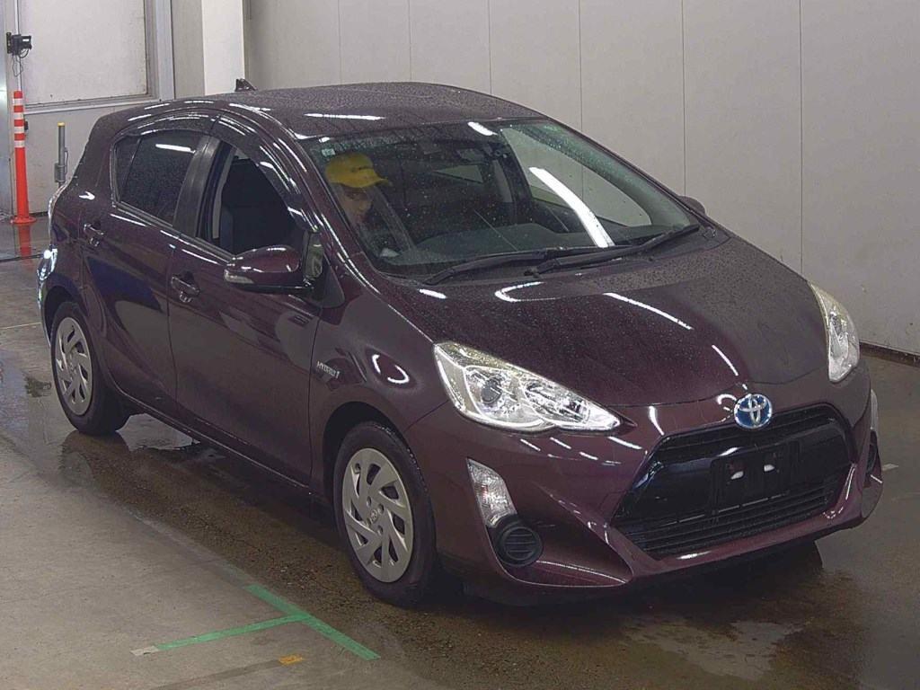 TOYOTA AQUA S Image 3
