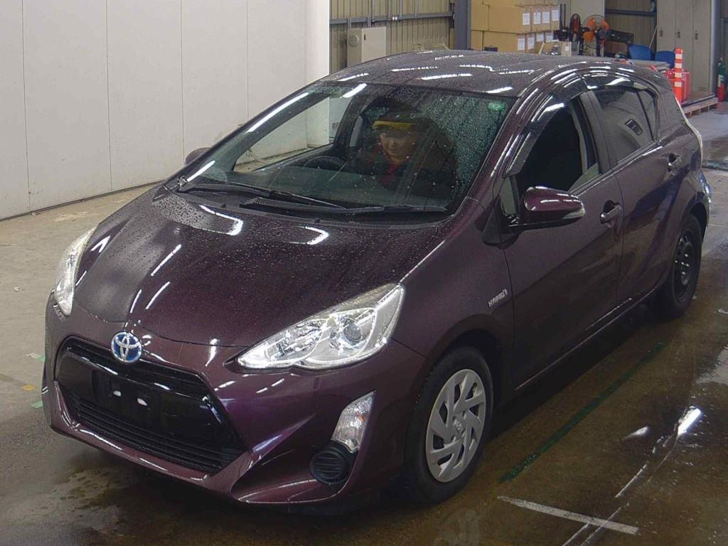 TOYOTA AQUA S Image 6